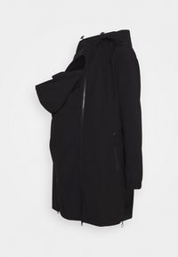 Czarna kurtka ciążowa z zamkiem błyskawicznym z przodu i regulowanym kapturem, zaprojektowana do noszenia dziecka z wydłużoną kieszenią na noszenie niemowlęcia.