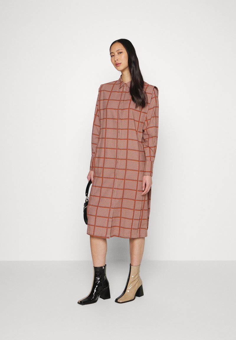 Damen Freizeitkleider | esmé studios KELLY MIDI DRESS Blusenkleid brownie/chocolate fondant/braun - UE48224 Damen Freizeitkleider | esmé studios KELLY MIDI DRESS Blusenkleid brownie/chocolate fondant/braun - UE48224