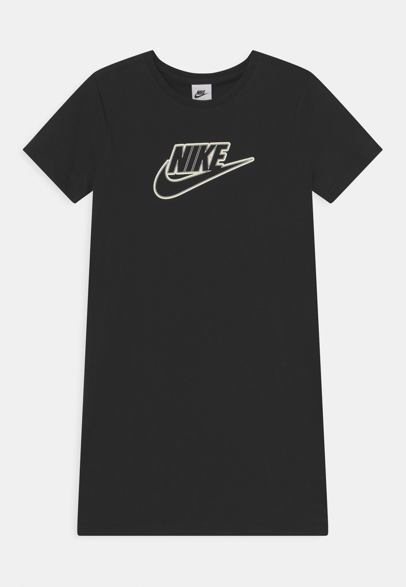 Czarny t-shirt z krótkim rękawem wykonany z bawełny. Na środku znajduje się wyraźne białe logo Nike. Prosty design z okrągłym dekoltem.