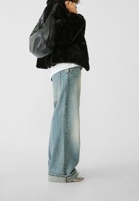 Stradivarius Chaqueta de invierno - black