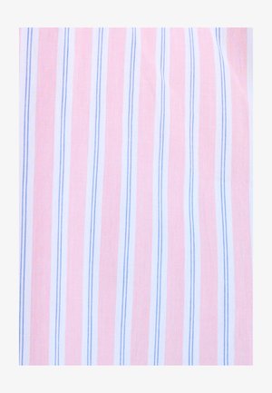 Tissu à rayures verticales alternées rose, blanc, et fines lignes bleues, créant un motif doux et pastel.