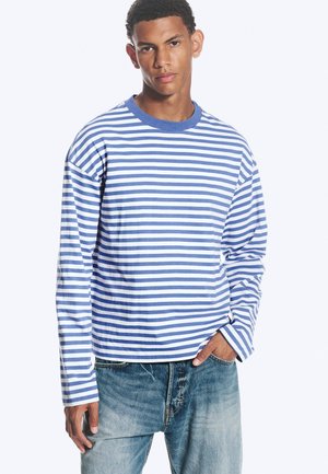 Weekday, LOOSE BOXY - Camiseta de manga larga - skye blue/off white stripe