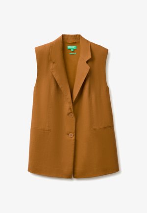 Mouwloos bruin colbertvest met inkepingskraag, twee knopen en twee voorzakken met paspel, plat liggend afgebeeld op een witte achtergrond.