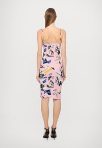 MOSCHINO JEANS RAMAGE - Pārliekama kleita - fantasia rosa