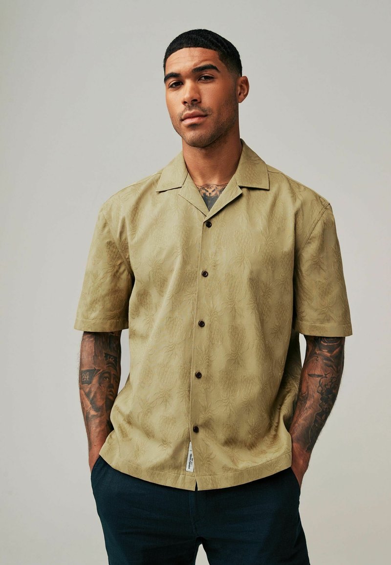 Next SHORT SLEEVE REGULAR FIT - Skjorta - neutral
