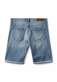 Gaiši zili denima šorti ar nolietotu tekstūru. Aprīkoti ar ruļļveida apakšmalu, diviem aizmugures kabatām un brūna ādas logotipa uzlīmi uz jostasvietas.