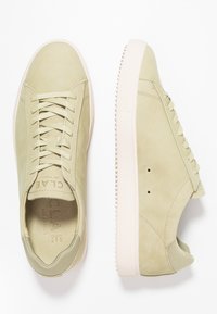 Clae Baskets basses - olive