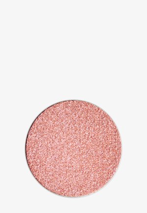 Luźny, lśniący cień do powiek w okrągłym pojemniku. Posiada delikatną teksturę w jasnoróżowym kolorze z drobinkami brokatu. Srebrna obręcz.