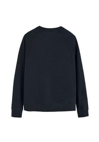 Sudadera negra de manga larga con cuello redondo, puños y dobladillo acanalados, mostrada desde atrás sobre un fondo blanco.