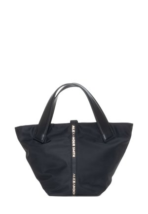 Borsa a tracolla nera realizzata in tessuto liscio con dettagli in pelle. Presenta manici corti e un logo centrale in bianco. Forma ampia e strutturata.