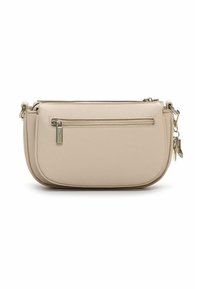 Beige synthetische Umhängetasche mit einem Reißverschluss-Hauptfach, einer vorderen Tasche und einem abnehmbaren Kettenriemen. Glatte Textur und minimale Beschläge.