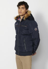 Giacca Incrociata Donna Granato Con Collo Pelliccia Staccabile - Elegante, Versatile, 100% Poliestere
