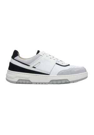 Biała sneaker z szarymi i czarnymi akcentami, wykonana z materiałów skórzanych i zamszowych, z okrągłym noskiem, sznurowanym zapięciem i wyściełaną podeszwą.