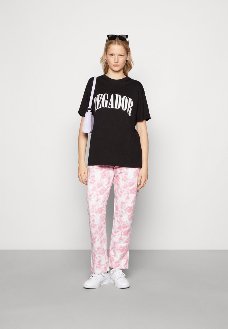 Damen T-Shirts | Pegador MIAMI TEE FLAMINGO T-Shirt print black/flamingo/schwarz - RD74722 Damen T-Shirts | Pegador MIAMI TEE FLAMINGO T-Shirt print black/flamingo/schwarz - RD74722