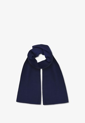 Granatowy szalik z prążkowanego dzianego materiału, długi i szeroki, o miękkiej fakturze i gładkim wykończeniu, odpowiedni do noszenia w zimnej pogodzie.
