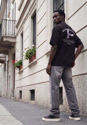 Dropsize, HEAVY PEAVE DOVE - Tričko s potlačou - black