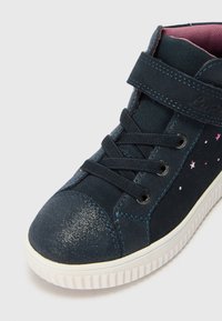 Navy blue sneaker with suede material, lace-up design, and a textured, glittery toe cap. Features star patterns in pink and white.
