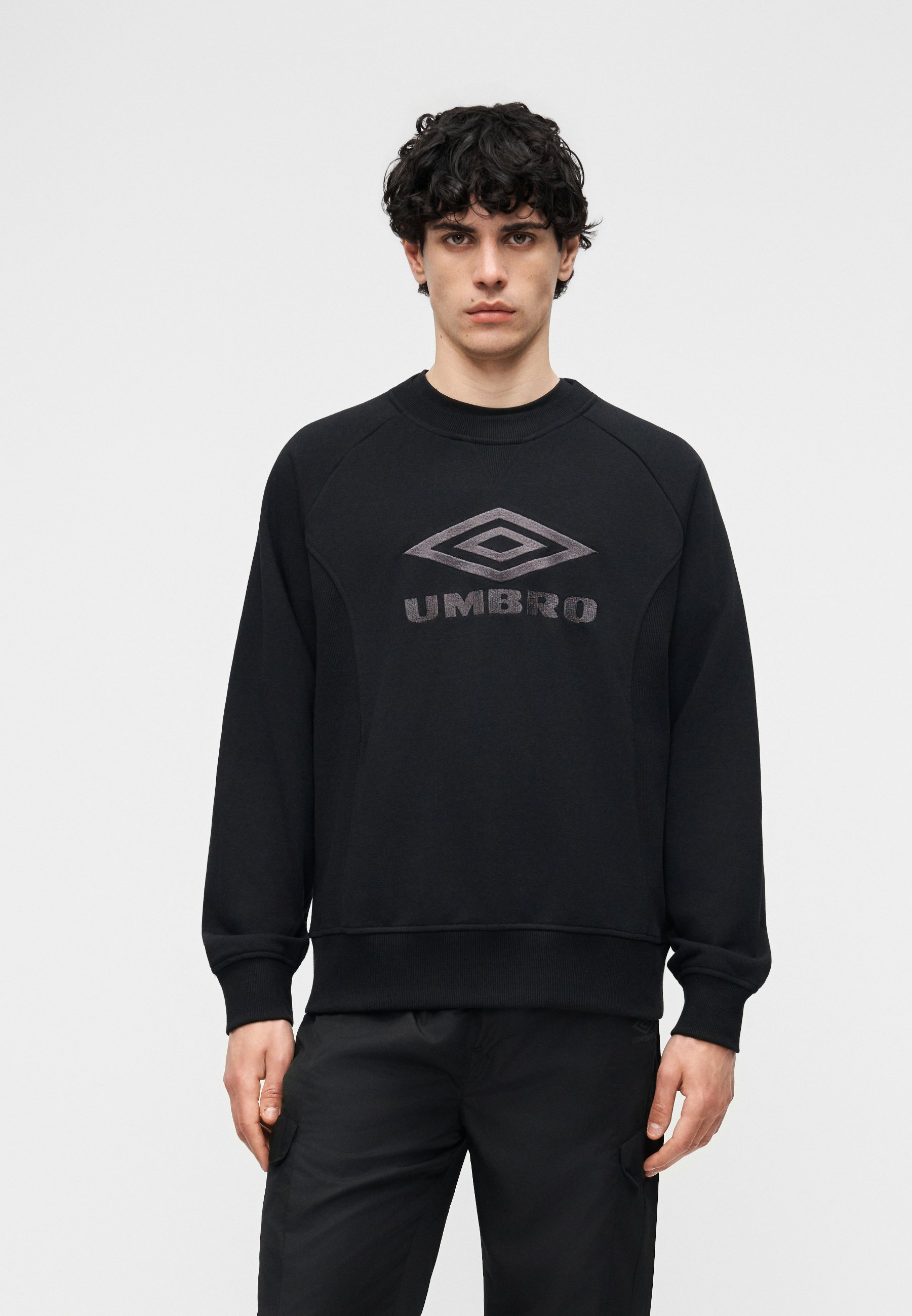 即完売品　BoTT × UMBRO / Sweat Crew Neck Umbro ICONIC UNISEX - Sweatshirt - black/volcanic ash/black