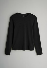 Schwarz langärmliges T-Shirt aus Rippstoff mit Rundhalsausschnitt, lockerer Passform und ohne sichtbare Logos oder Muster.