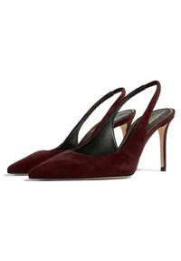 Sandalette in suede bordeaux con punta affilata, interno nero e tacco a stiletto sottile. Presenta un design con ritagli sui lati.