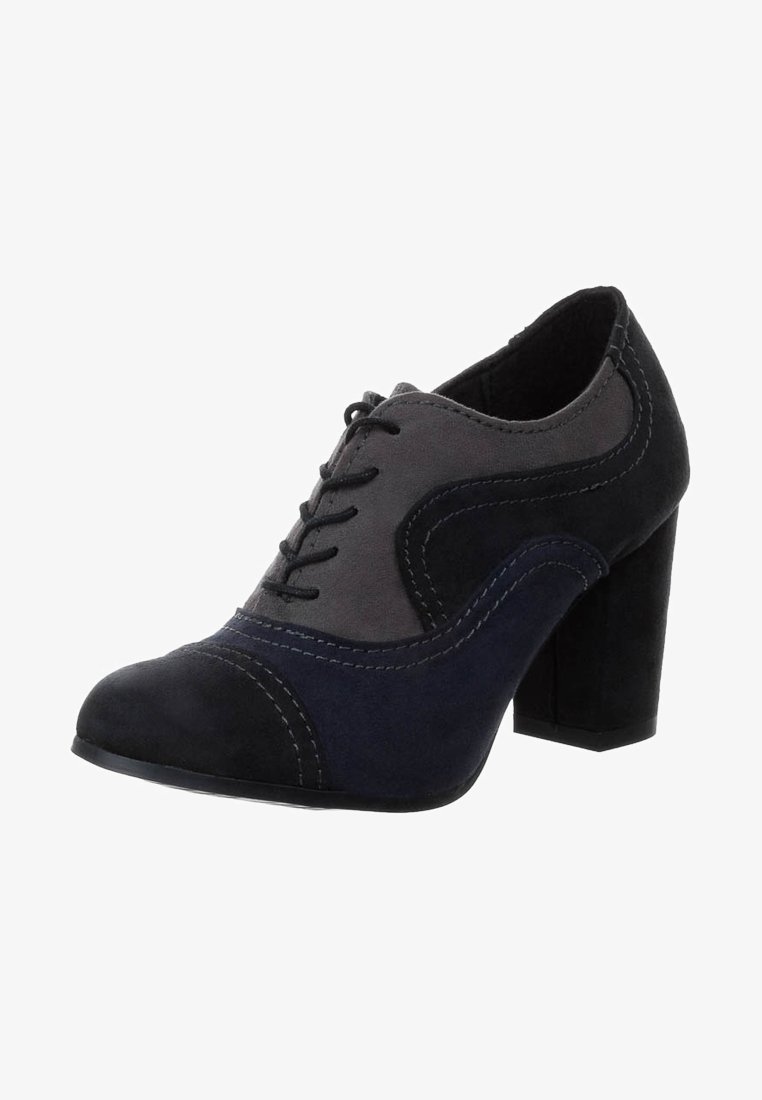 Chaussures à talons à lacets en suède gris foncé et bleu marine, avec des coutures contrastantes et un embout arrondi. Elles présentent un talon épais et une texture lisse.