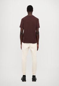 EA7 Emporio Armani Tričko s potlačou - puce