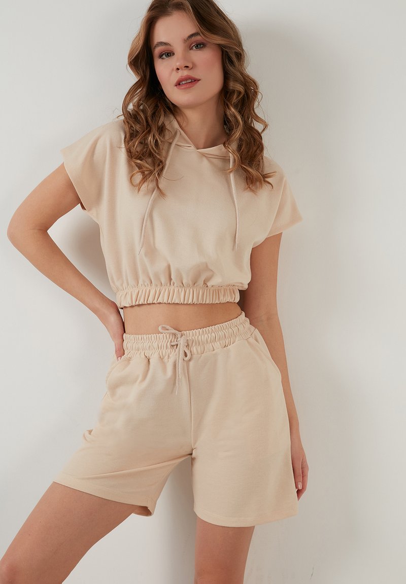 LELA TWO PIECE SET - REGULAR FIT - Šortai - stone colored