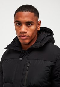 Kings Will Dream SANDERS SHORT  BOMBER JACKET - Casaco leve - jet black