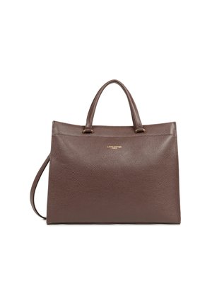 Borsa a mano in pelle marrone con finitura texturizzata, doppio manico superiore, logo dorato sul davanti e tracolla staccabile.