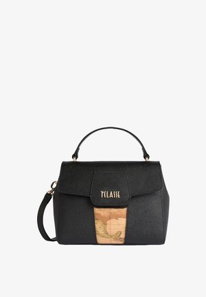 Zwarte handtas met een gestructureerd oppervlak, met een kaartontwerp aan de voorkant, gouden details en een handvat aan de bovenkant met een afneembare riem.