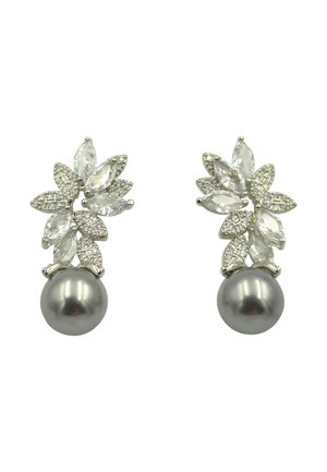 Orecchini d'argento con un design floreale, adornati da gemme marquise trasparenti e una perla scura rotonda alla base.