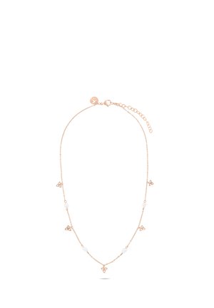 Collier délicat en chaîne or rose avec de petites breloques triangulaires et des perles ovales blanches espacées uniformément le long de la chaîne, avec fermoir ajustable.