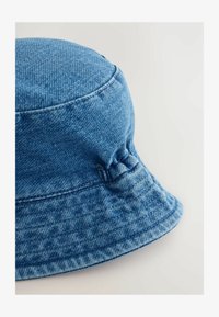 Sélectionné, blue jersey