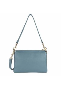 Borsa a pochette in pelle di un blu soffice, con chiusura a zip, tracolla regolabile e accessori in tono dorato. Texture liscia, forma rettangolare.