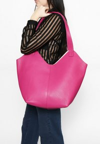Roberta Rossi Cabas - fuchsia