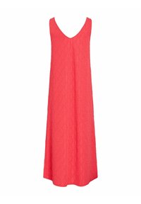 Robe maxi corail sans manches avec encolure en V et motif floral texturé, coupe fluide et ample, idéale par temps chaud ou pour des occasions décontractées.