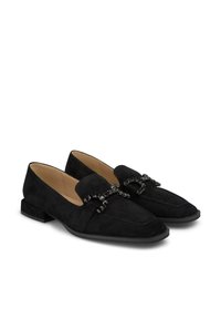 Schwarze Wildlederloafer mit flachem Absatz und dekorativen schwarzen Perlen-Bow-Detaillierungen auf dem Obermaterial, ausgestattet mit einer glatten Innenauskleidung.