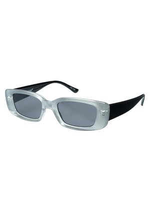 Sunglasses med en klar plastbåge och svarta skalmar, med rektangulära grå linser och en slät yta.