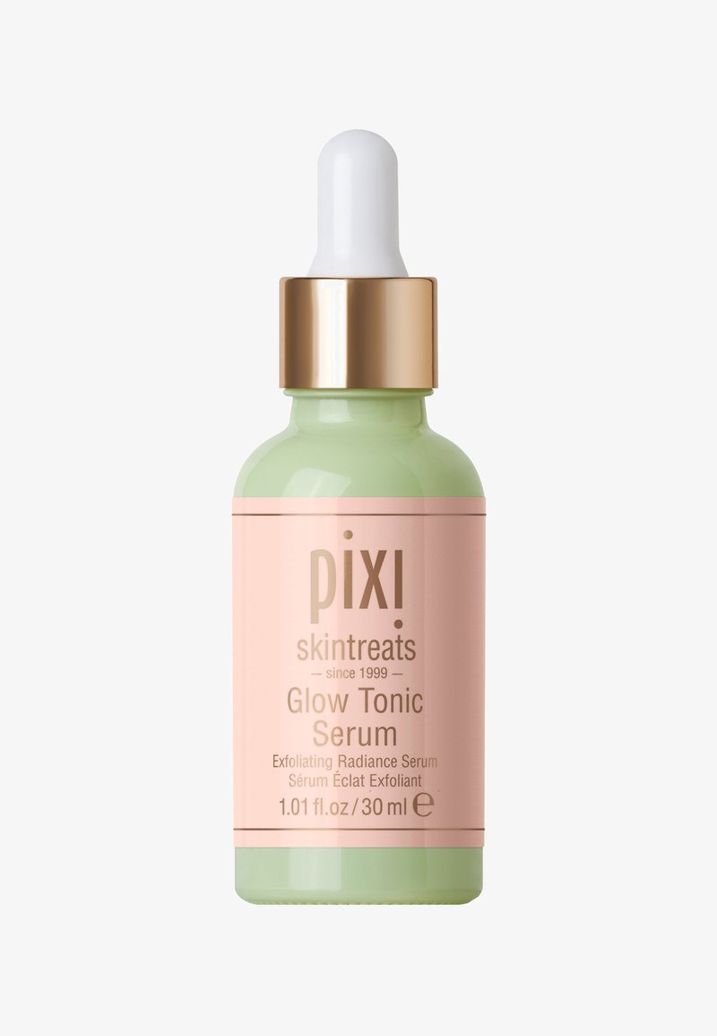 Zielona szklana butelka z różową etykietą, złotą szyjką i białą zakrętką z pipetą. Zawiera 30 ml peelingującego serum rozświetlającego.