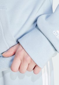 adidas Sportswear ESSENTIALS LINEAR - Mikina s kapucňou - blue