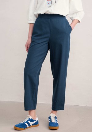 Seasalt Cornwall VOW CAVE - Pantaloni - navy forest garden night