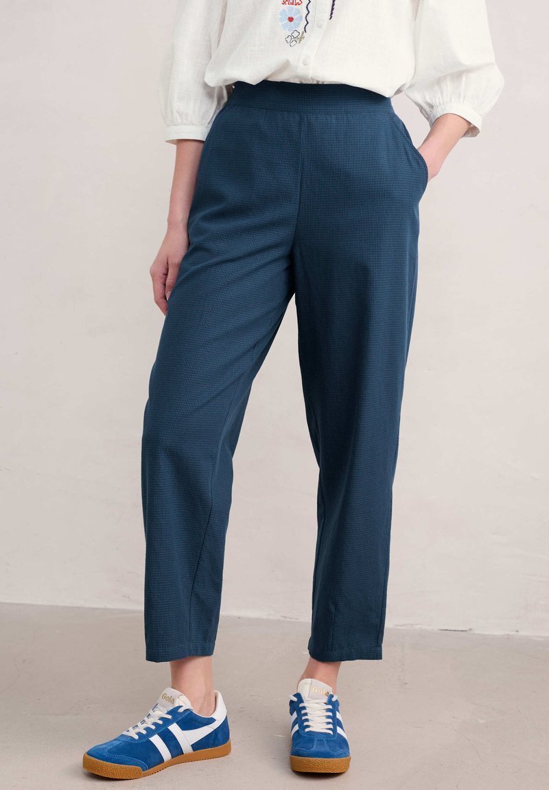 Seasalt Cornwall VOW CAVE - Kalhoty - navy forest garden night