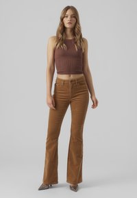 Vero Moda HIGH WAIST VMSIGA FLARED - Pantaloni - tobacco brown