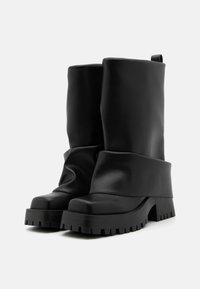 Steve Madden SHUTTER - Plateaulaarzen - black