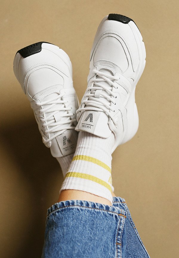 VIC KYRO - Sneaker low - bianco