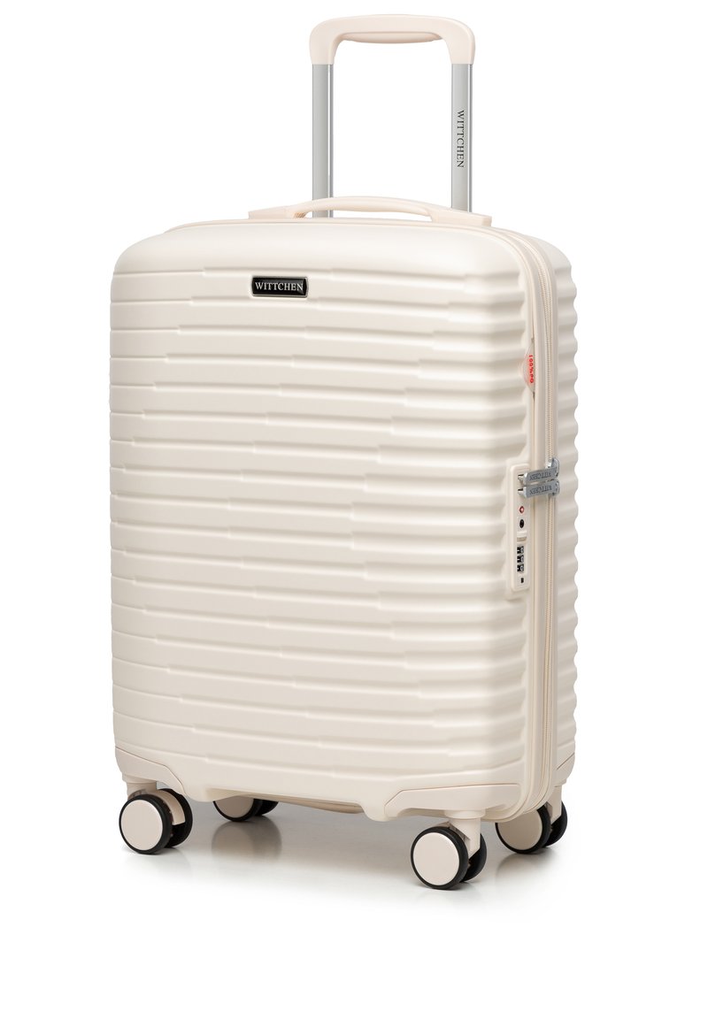 Walizka Wittchen hardshell w kremowym kolorze z żebrowaną fakturą, srebrną rączką i czterema czarnymi kółkami. Posiada zamek błyskawiczny oraz zamek szyfrowy.