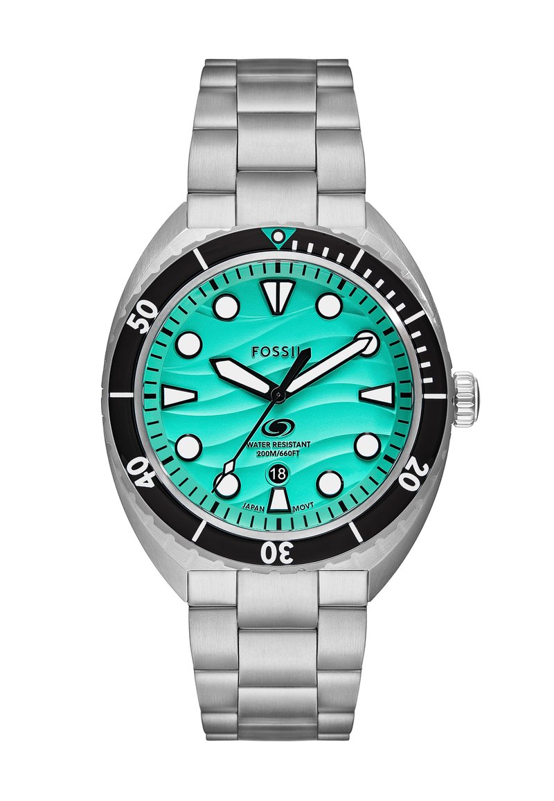 Montre-bracelet Fossil en acier inoxydable avec un cadran à motif vague turquoise, lunette noire, aiguilles lumineuses, index ronds et indication de date à 6 heures.