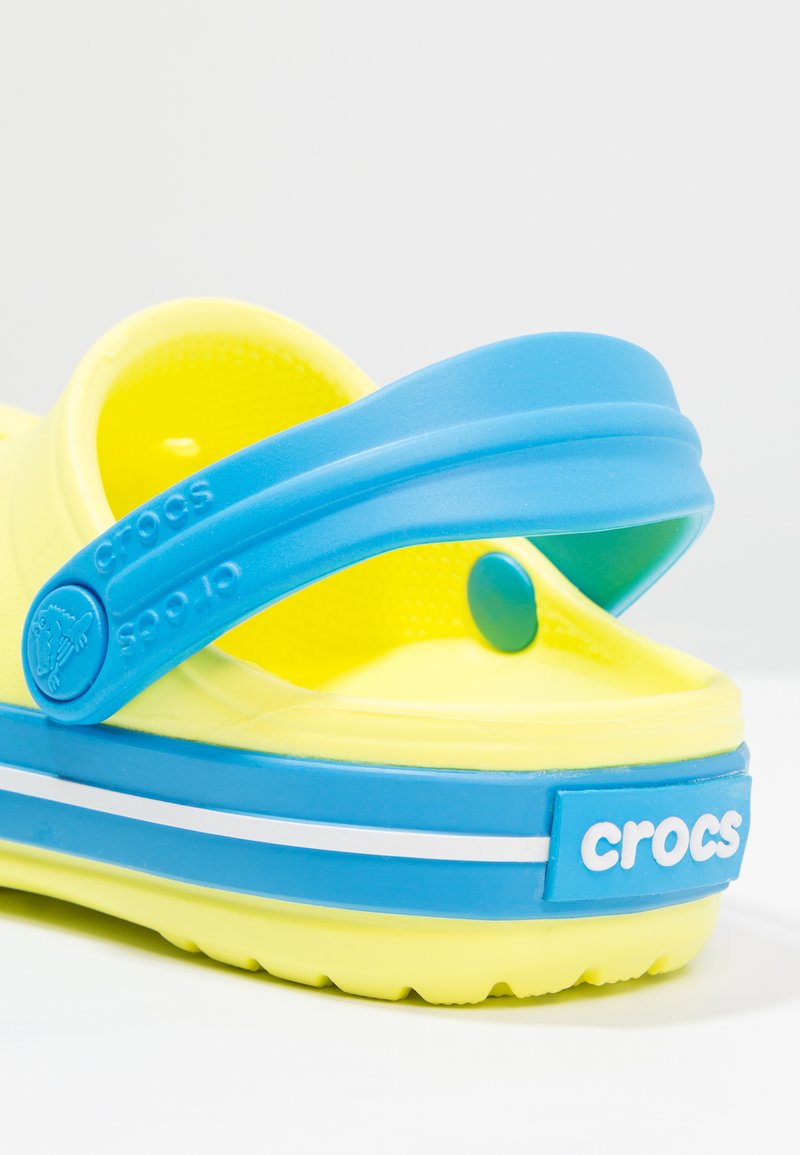 Crocs CROCBAND - Pool slides - tennis ball green/ocean/neon 