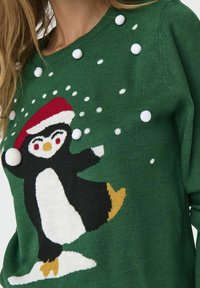 ONLY ONLXMAS - Strickpullover - green jacket