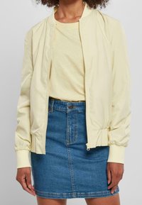 Urban Classics Bomberjacka - yellow